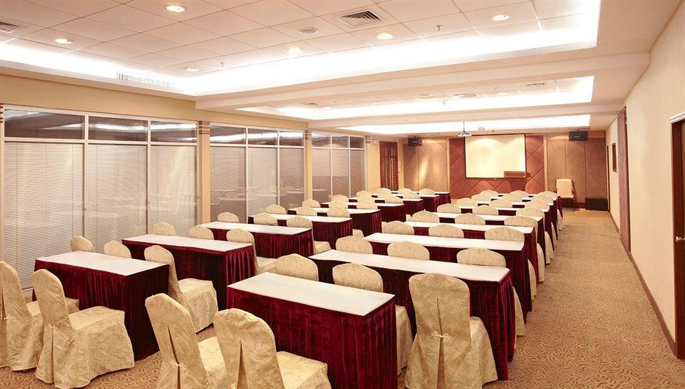 גואנגג'ואו Warm Yes Business Hotel מראה חיצוני תמונה
